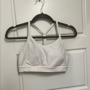 Lululemon sports bra size 6 in brand new condition never worn.